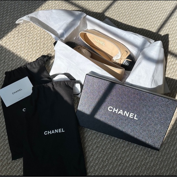 Chanel nude/black cap toe ballerinas 37.5 C - Picture 10 of 15